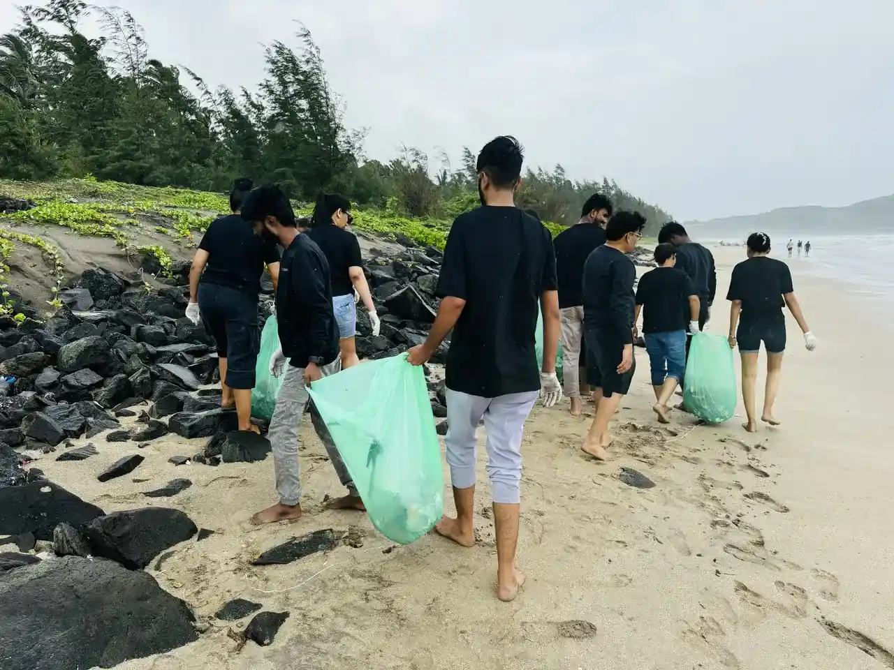 Aravi Beach Cleaning because Plastic is NOT Fantastic!